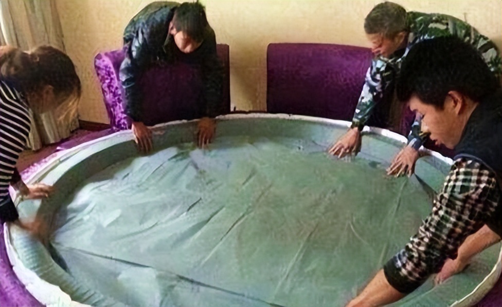 情侣酒店床单为什么都是白色的,情侣酒店的床为什么有镜子