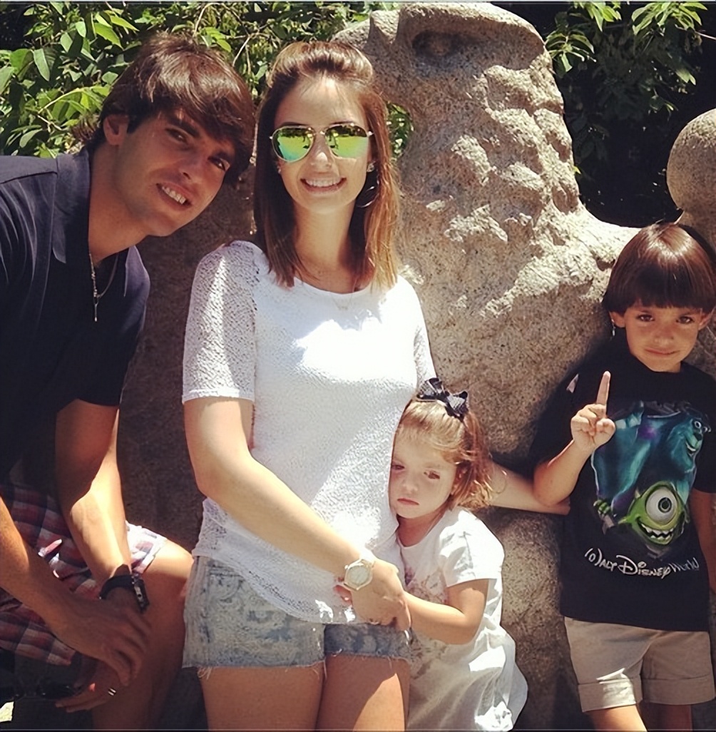 卡卡和梅西的关系,卡卡和前妻谈恋爱视频