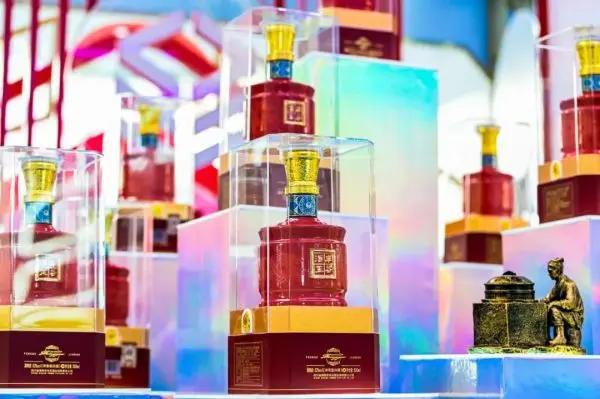 从博物馆到快闪店，以“情”出圈的白酒造节模式火了