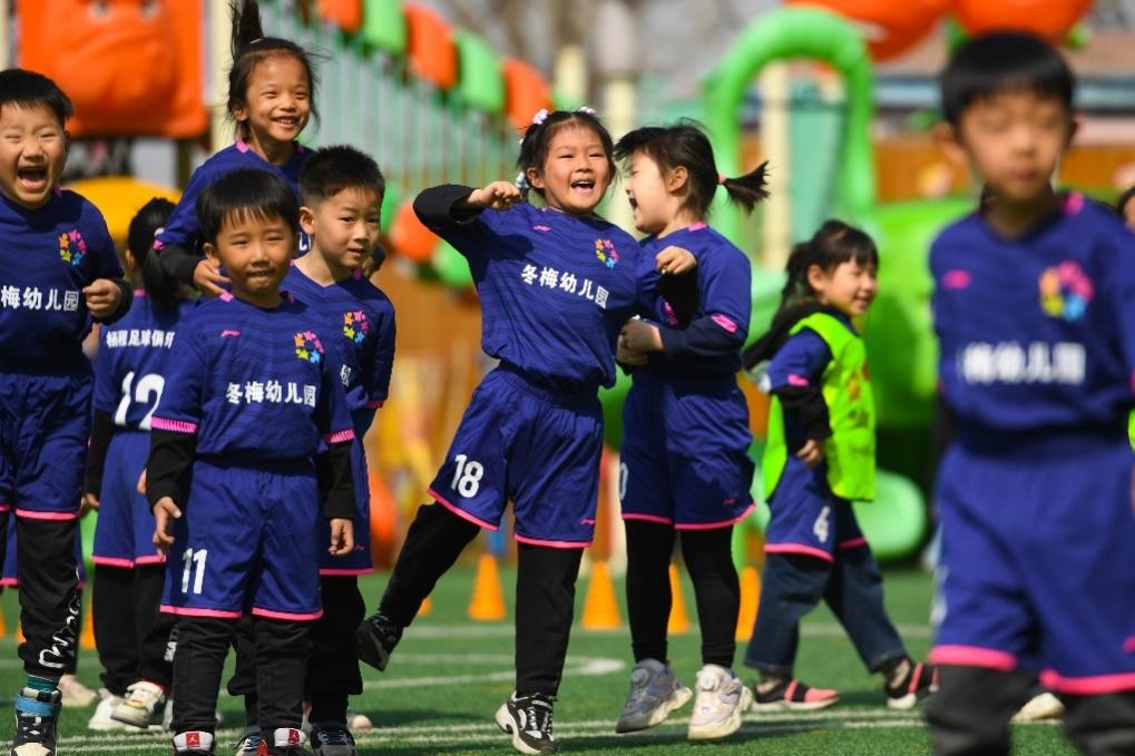 天津小孩儿踢足球,东丽湖小孩踢足球