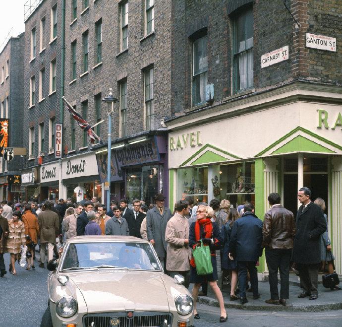 日军当着国军的面杀俘虏,日军侵华兽行