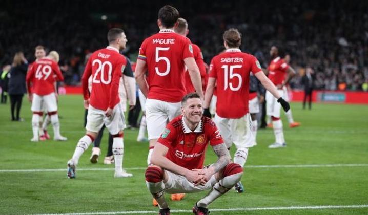 连续4场替补!曼联30岁中锋失宠,今夏恐被扫地出门,新东家浮现