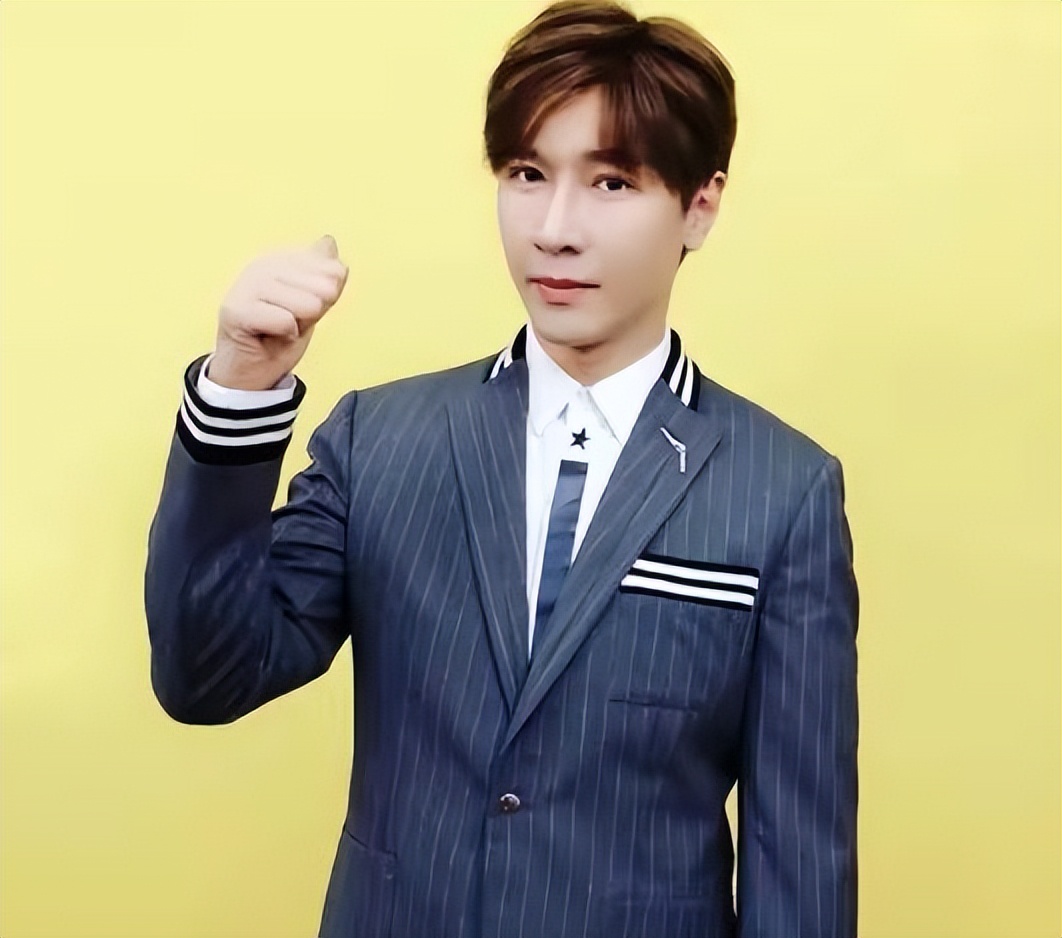 2006年，23岁小伙退娱乐圈，成网红英语老师，月变现超百万