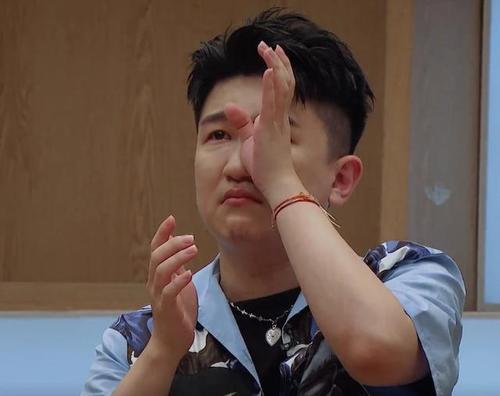 娱乐圈招人嫌的4位明星，谢娜败光路人缘，黄子韬华丽逆袭