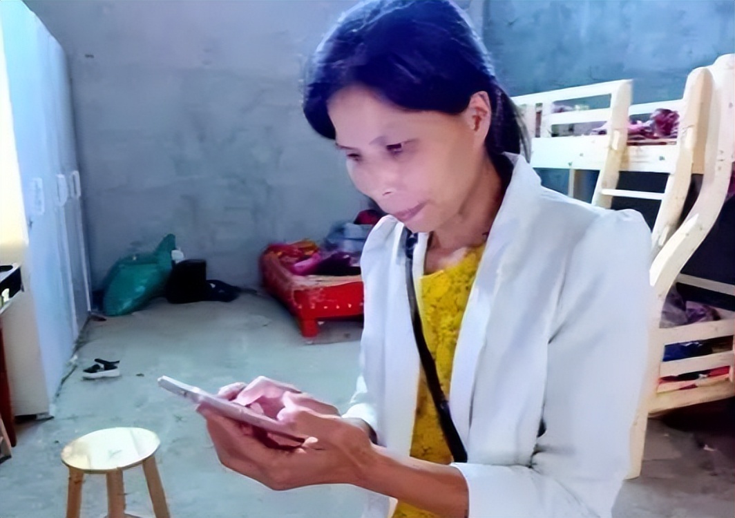 刘强东师妹伍继红为什么成低保户,刘强东和章泽天是原配吗