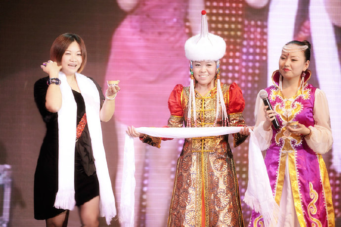 《白狐》陈瑞：拯救母亲的泪与痛，500万解约金背后的感动