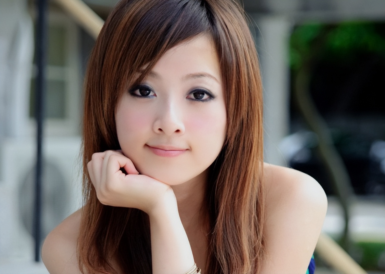 女性尖锐性湿疣最初是肉疙瘩吗,女性尖锐性湿疣身上会长疙瘩么