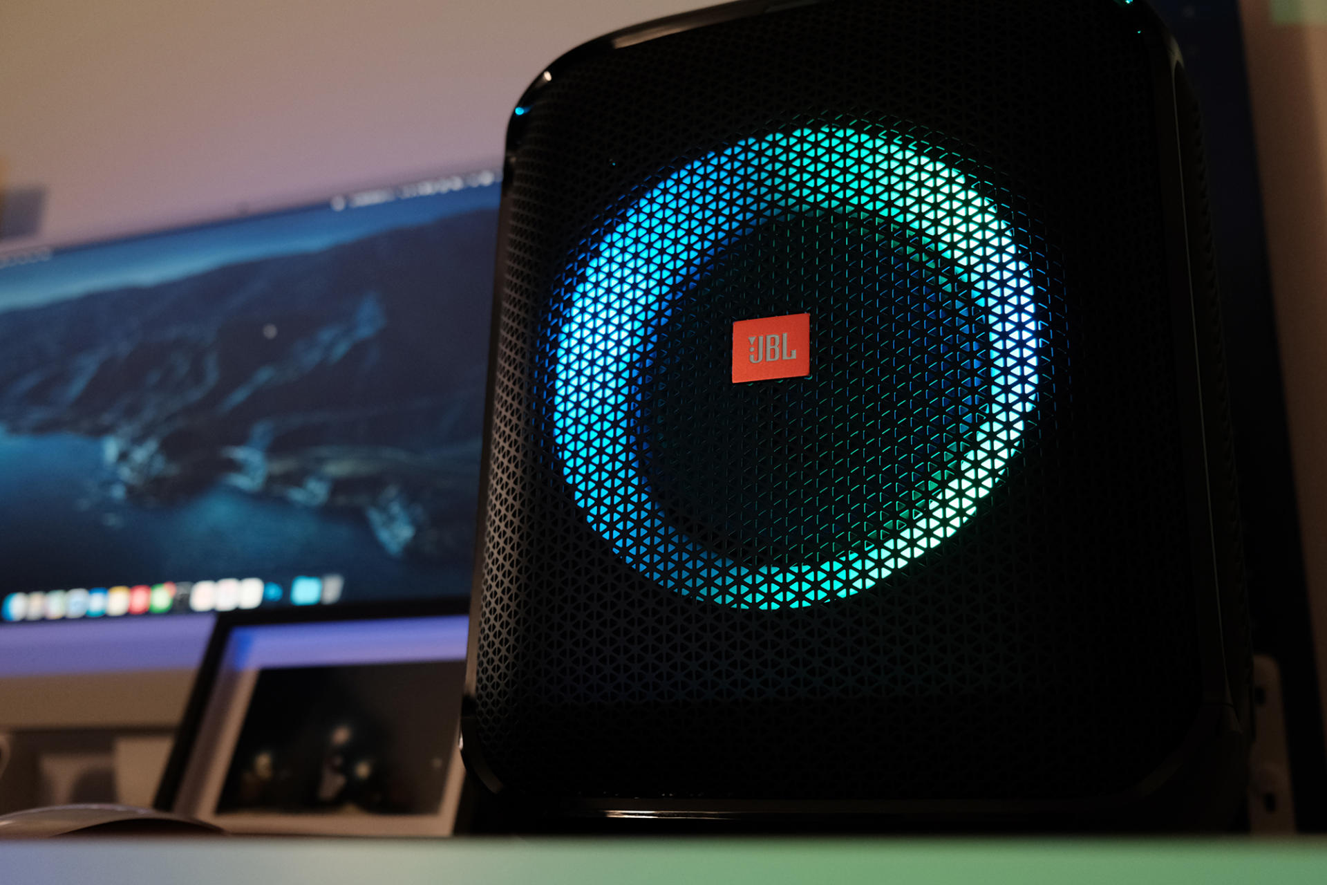 jbl音乐战将户外唱歌效果,新款jbl音乐战将