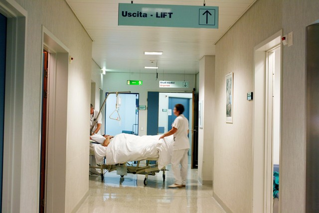 涓堝か浣忛櫌濡诲瓙鎷掔粷鍑哄尰鐤楄垂,濡诲瓙鐥呴噸涓堝か鎷垮伐璧勫崱浜よ垂