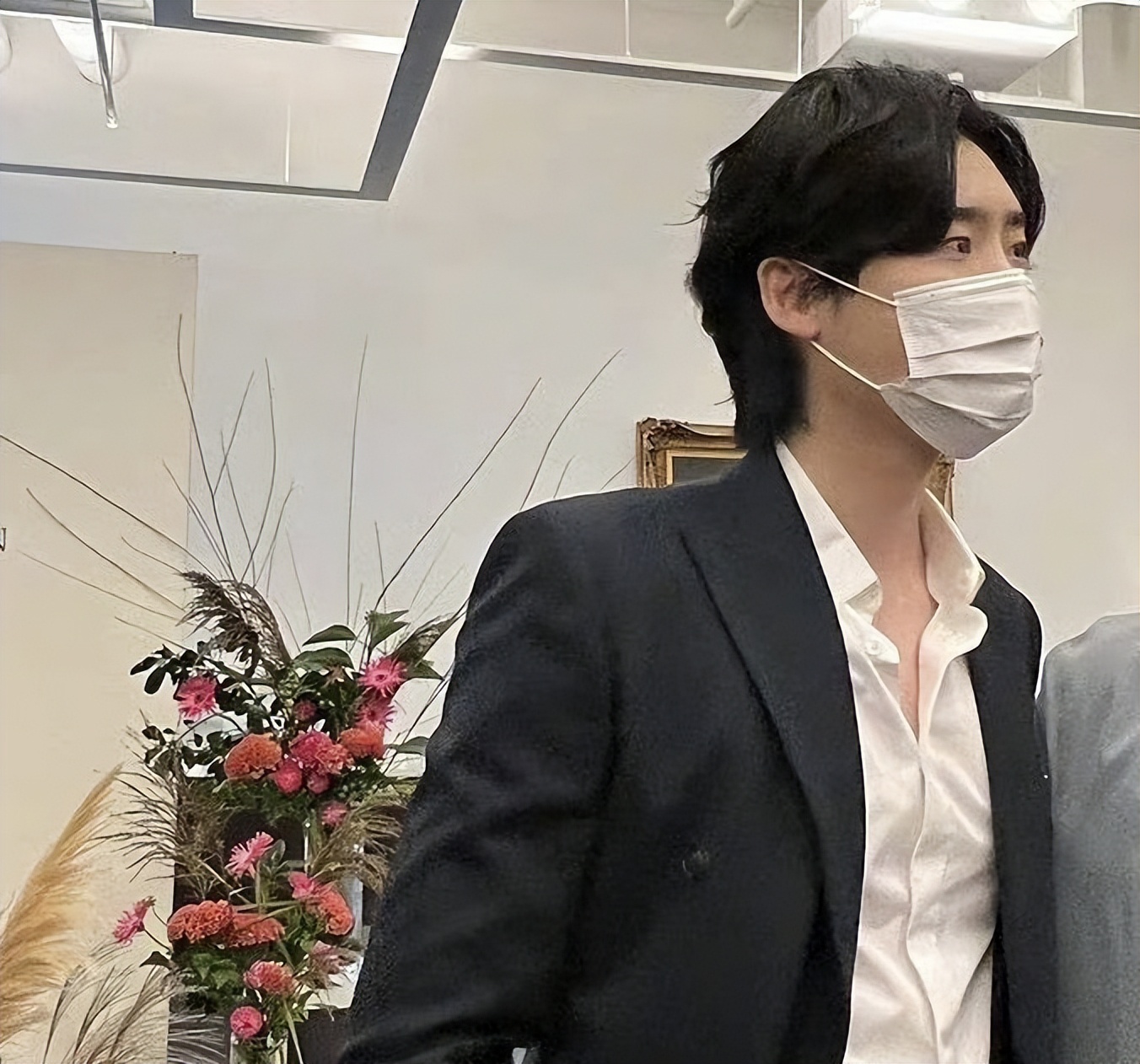 李钟硕IU恋情曝光！两人的恋爱痕迹被扒，李钟硕曾当众向女方表白