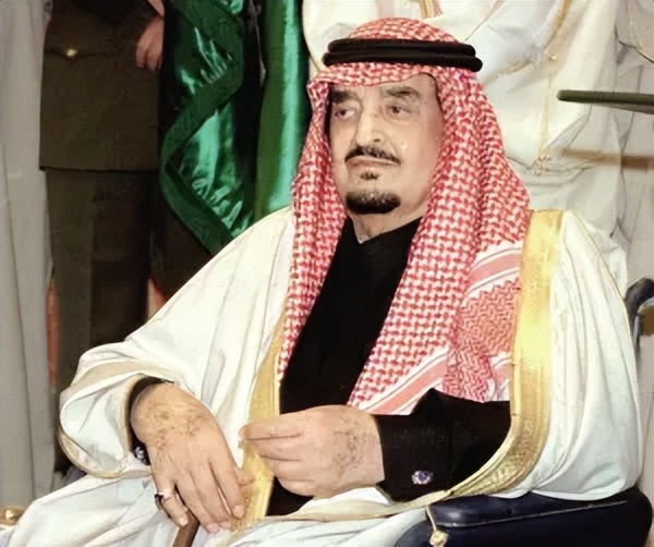 全球“败家女王者”，一条*裤内**价值五十万欧，丈夫死后因欠账被告