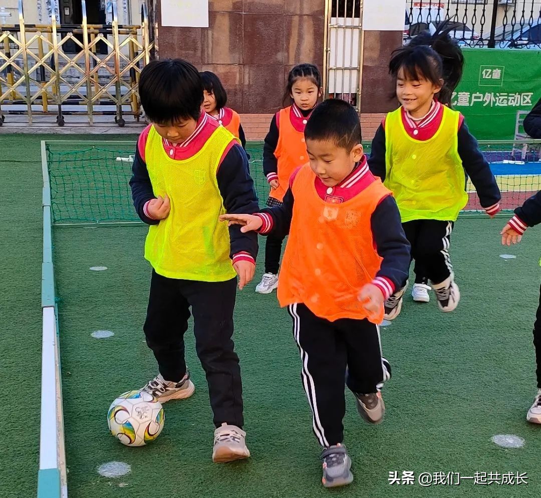 幼儿园趣味足球比赛精彩瞬间 (幼儿园足球文化节足球趣味活动)