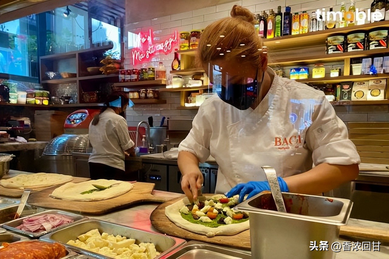 拿坡里披萨特点,正宗拿坡里披萨