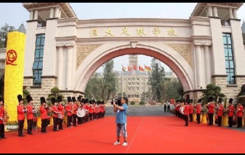 日本足球的进步中国足球何去何从,中国足球为什么不放弃世界杯