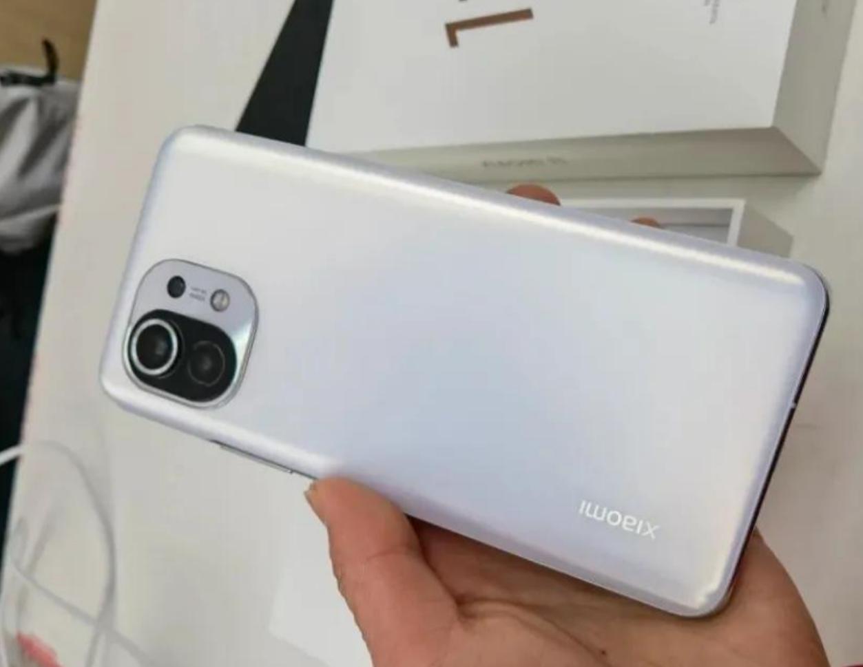 iphone8plus和小米11哪个好,iphone8plus与小米11Pro对比