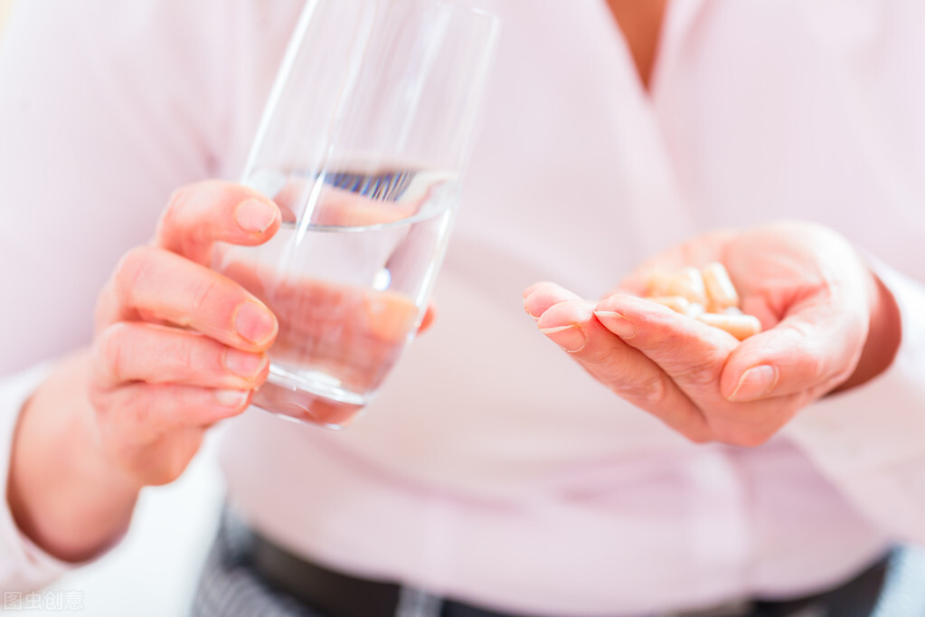 手指僵硬是什么原因和征兆,右手手指僵硬是什么原因引起的