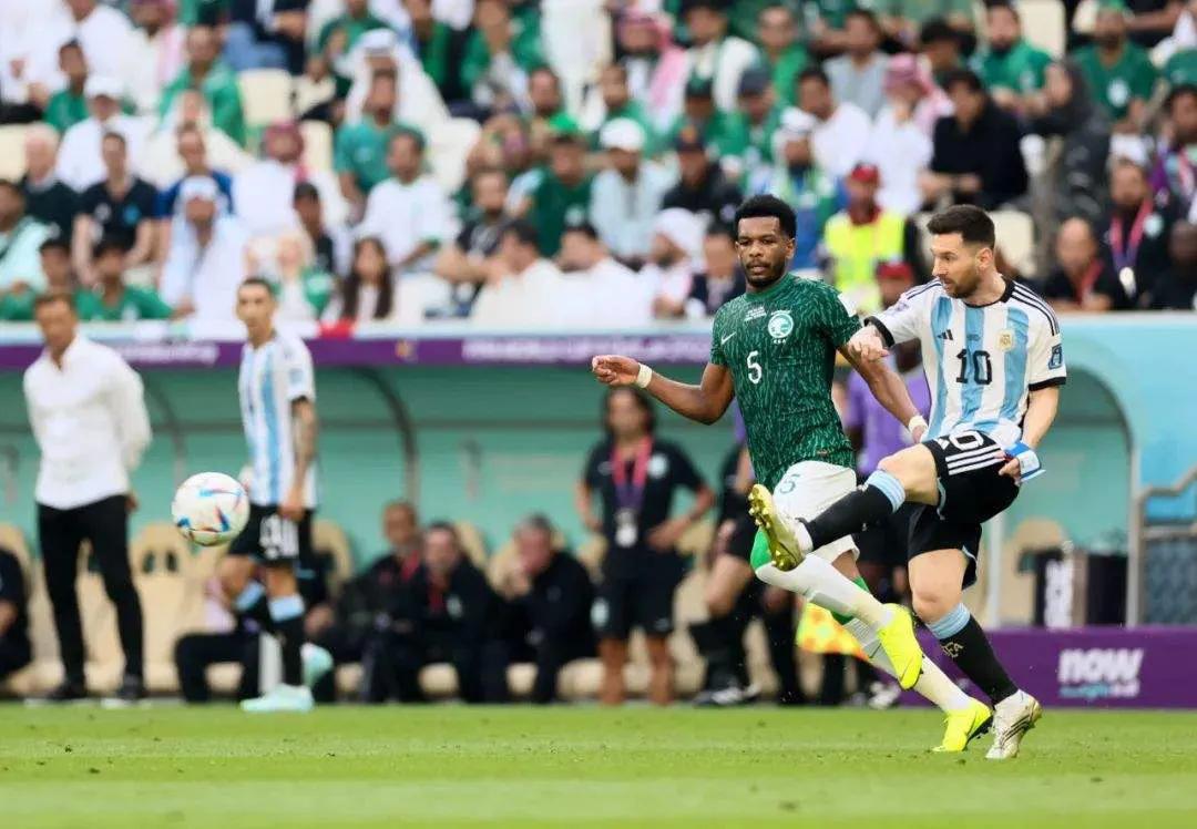 梅西踩墨西哥球衣回应伊布,梅西踩墨西哥球衣原视频