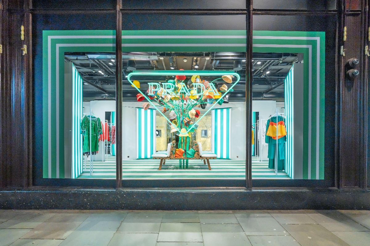 pradatropico快闪店,prada夏季新款黑白条纹风