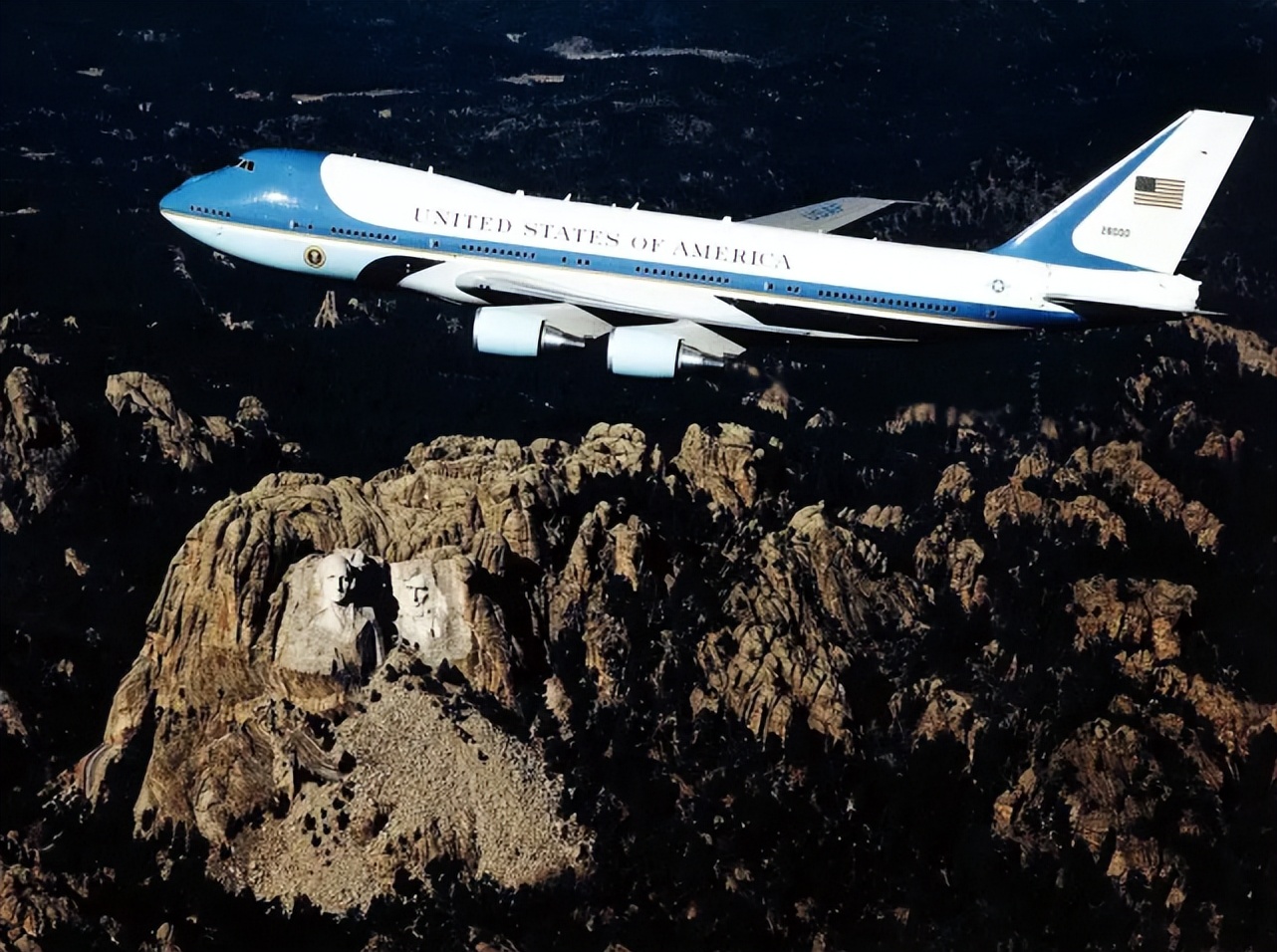 空军一号造价40亿美元,空军一号真要几个亿吗