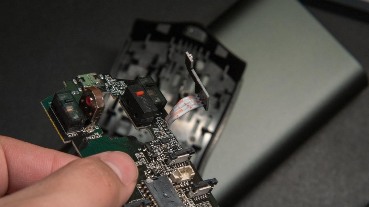 外壳全是洞,卷王价位难得一见的大手洞洞鼠——KeychronM1