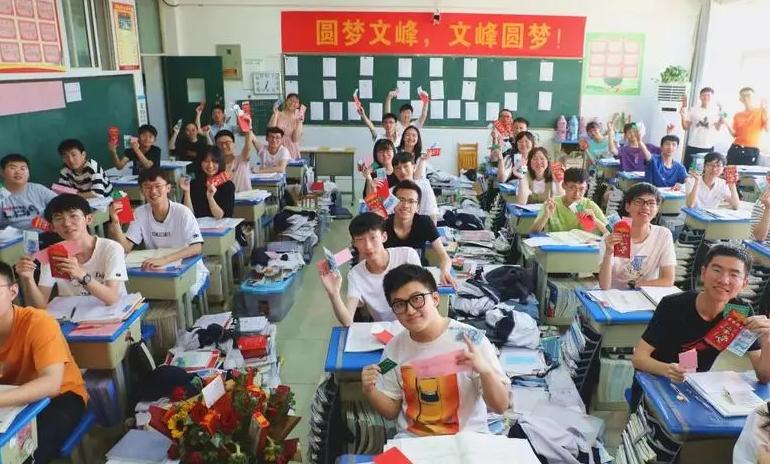 高考生查分途中晕倒,高考查分后进icu的学生醒了吗