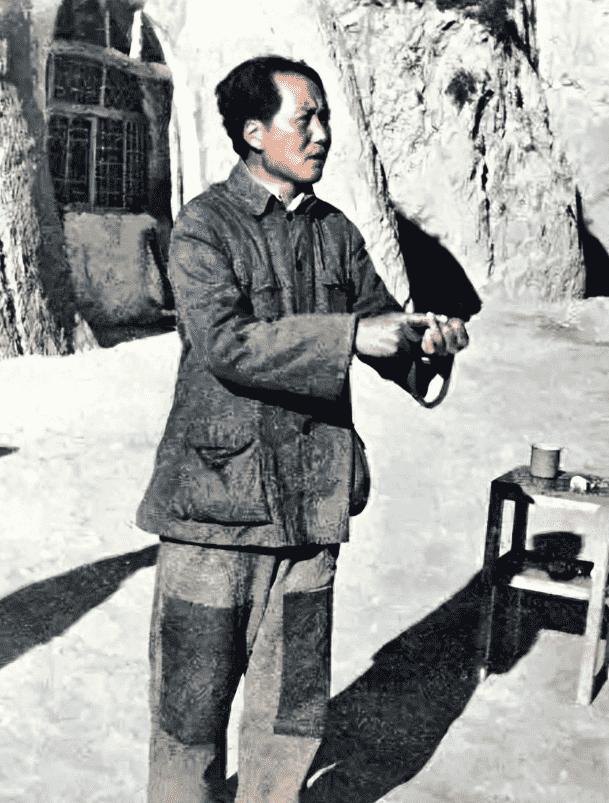 真实晚清老照片：穿着肚兜的*女妓**在揽客，底层妇女穷到衣不蔽体2