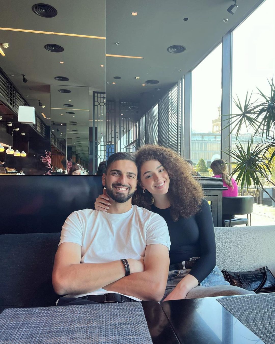 职场失意，情场得意！一起来认识下未来西甲最佳门将的女友