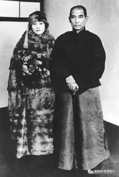 老照片纪念宋庆龄诞辰129周年