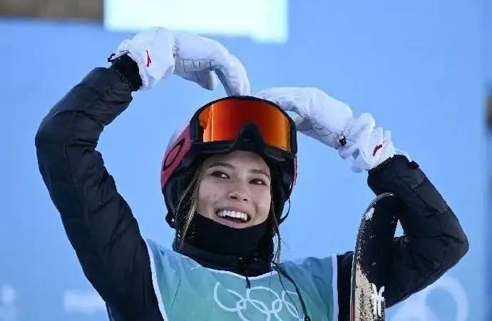 谷爱凌创造中国冰雪历史夺冠,冬奥冠军谷爱凌的事迹怎么写