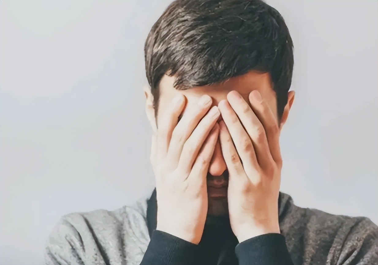 40岁男性毛发变白,40岁男性全身毛发变白是什么原因