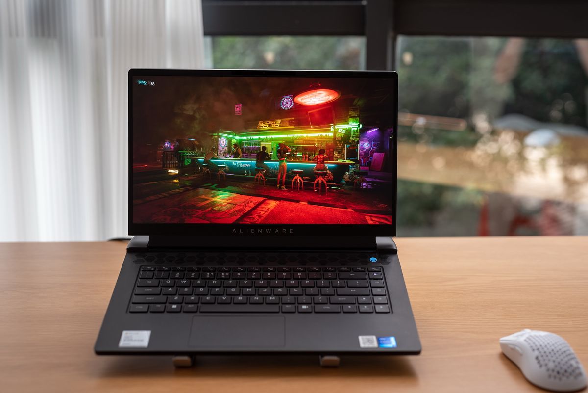 alienwarem17r5评测,男人的快乐就是这么简单且无聊