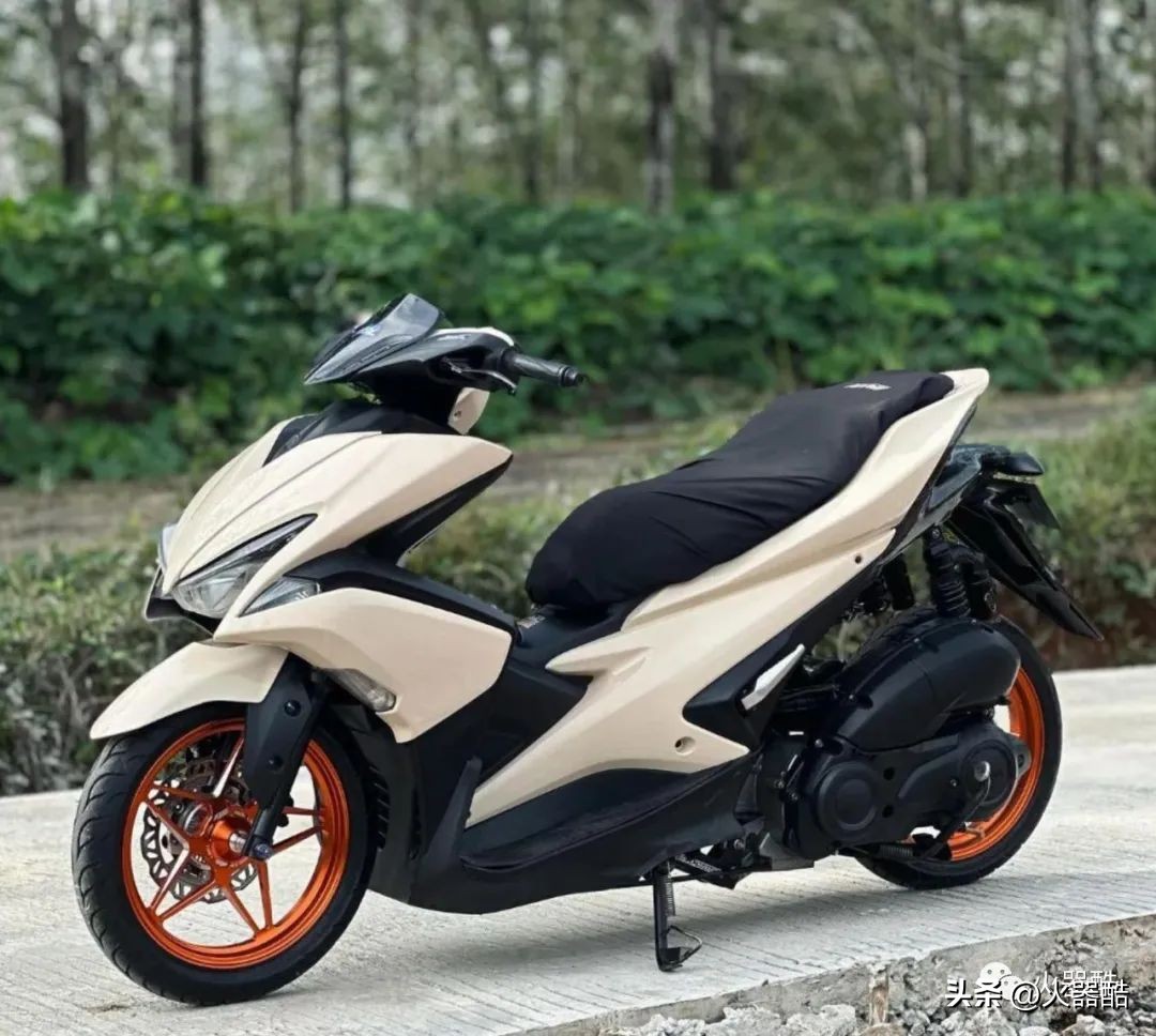 雅马哈nvx155帅气视频,aerox155与nvx155哪个好