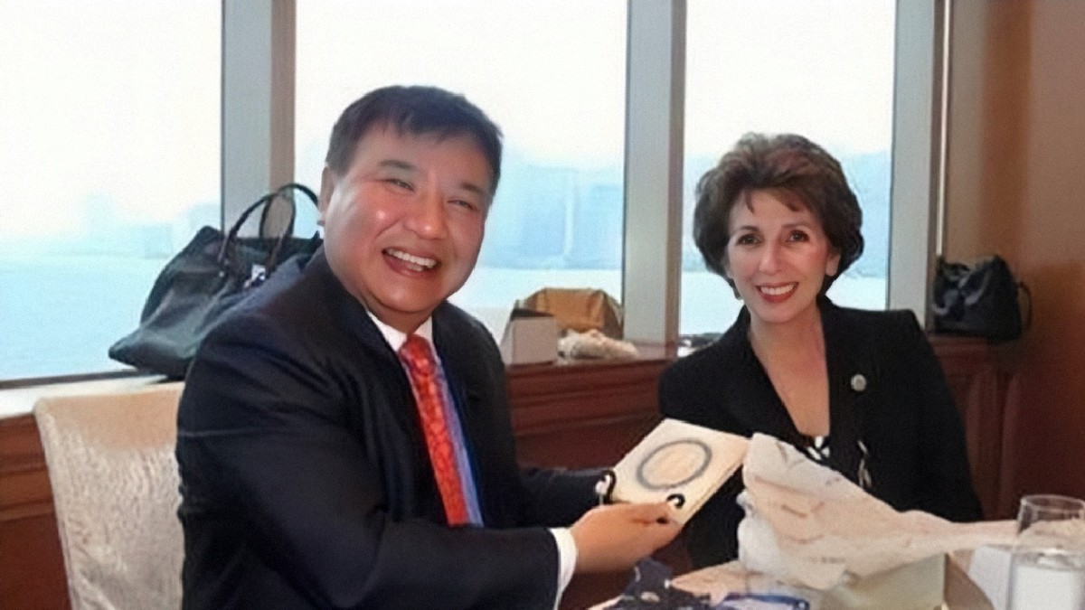 电池大王钟馨稼为美国捐款,电池大王钟馨稼近期状况