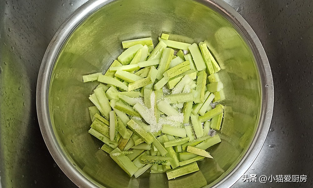黄瓜这样炒太好吃了，清脆爽口，味道酸辣，一次3碗米饭都不够