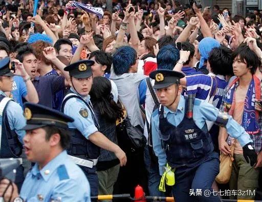 日本队打扫更衣室后续,日本队赛后打扫球场更衣