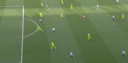 拉什福德顶住压力来到点球点,武磊对比拉什福德