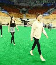 大哥怕是不行了,背是上午踩的,人是下午走的,席是中午吃的