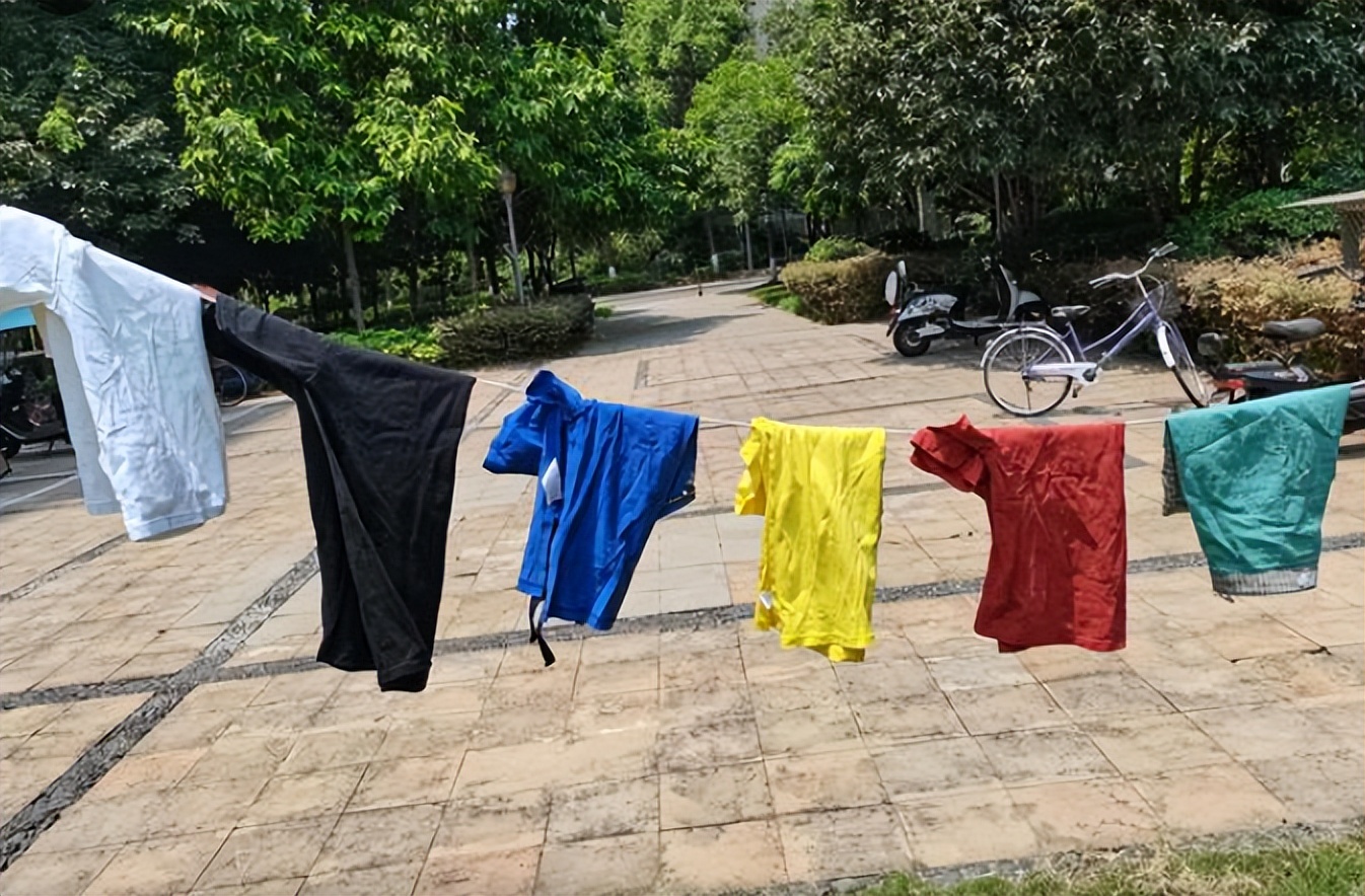 夏天给孩子穿衣服的小技巧,夏天给娃穿衣有讲究吗