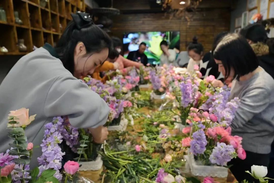 今年3.8节，这三家花店沙龙为何生意火爆？