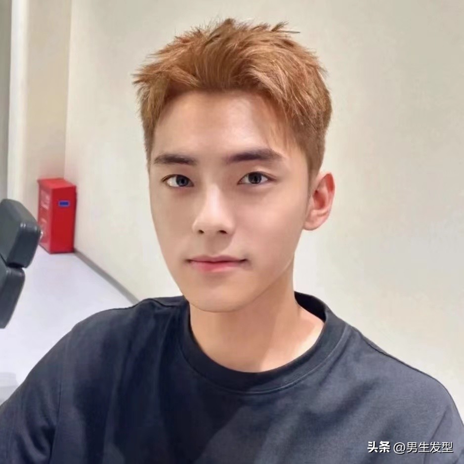 适合男生秋天留的发型,男生好看的秋天发型