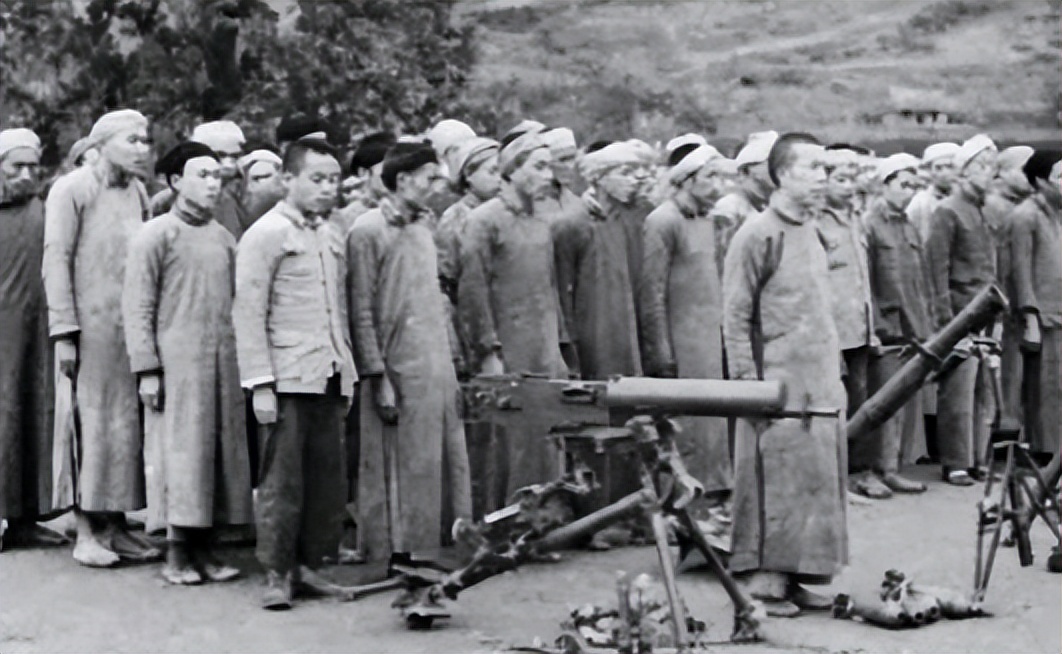 1950年周总理为双枪老太婆求情，毛主席：枪决，事后才知高明之处