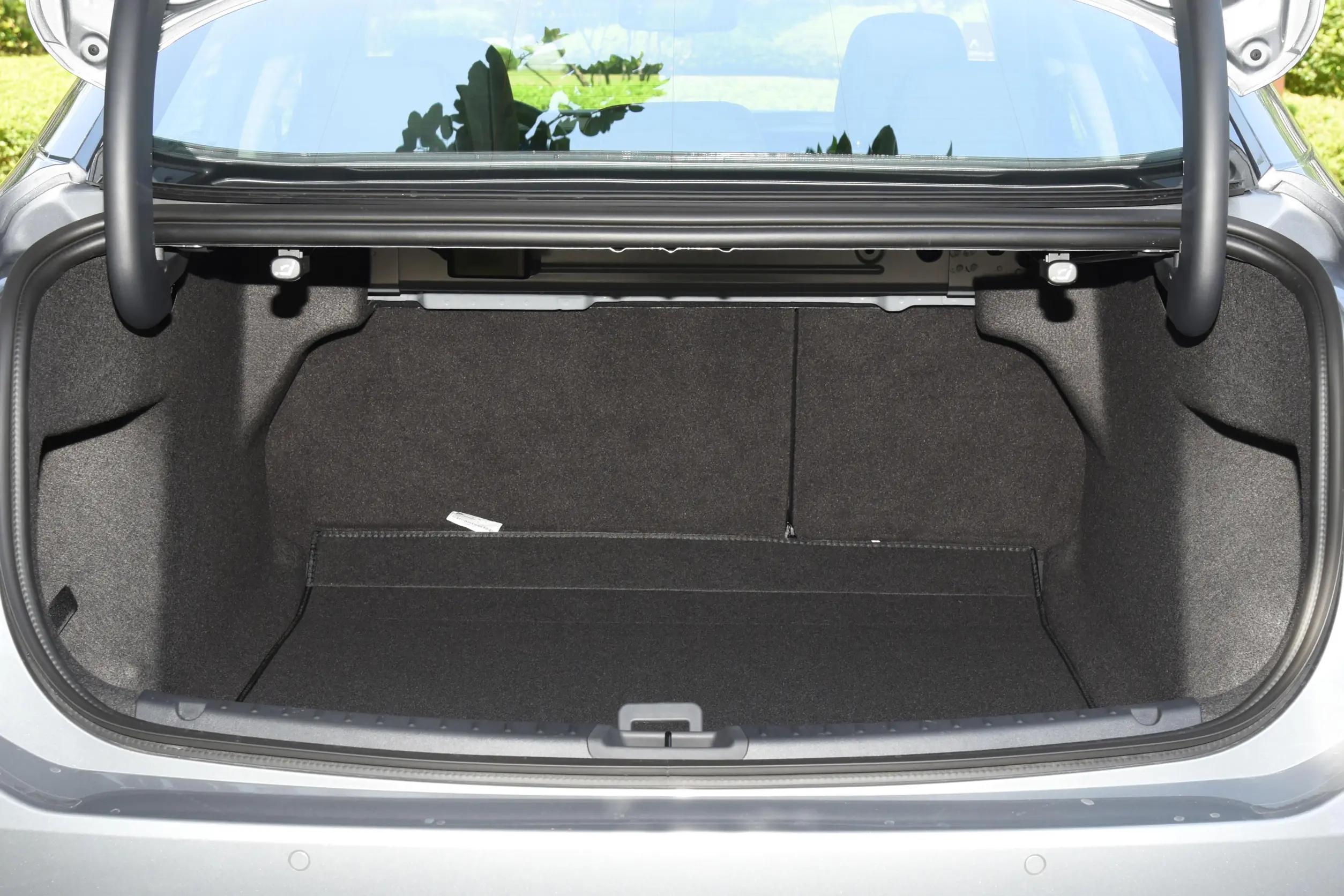 2023款福特蒙迪欧最新价格,2023款蒙迪欧1.5T豪华手机支架