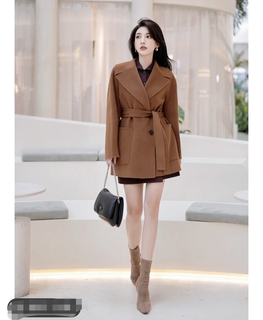 棕色的鞋子棕色大衣怎么搭配衣服,棕色大衣的穿搭技巧