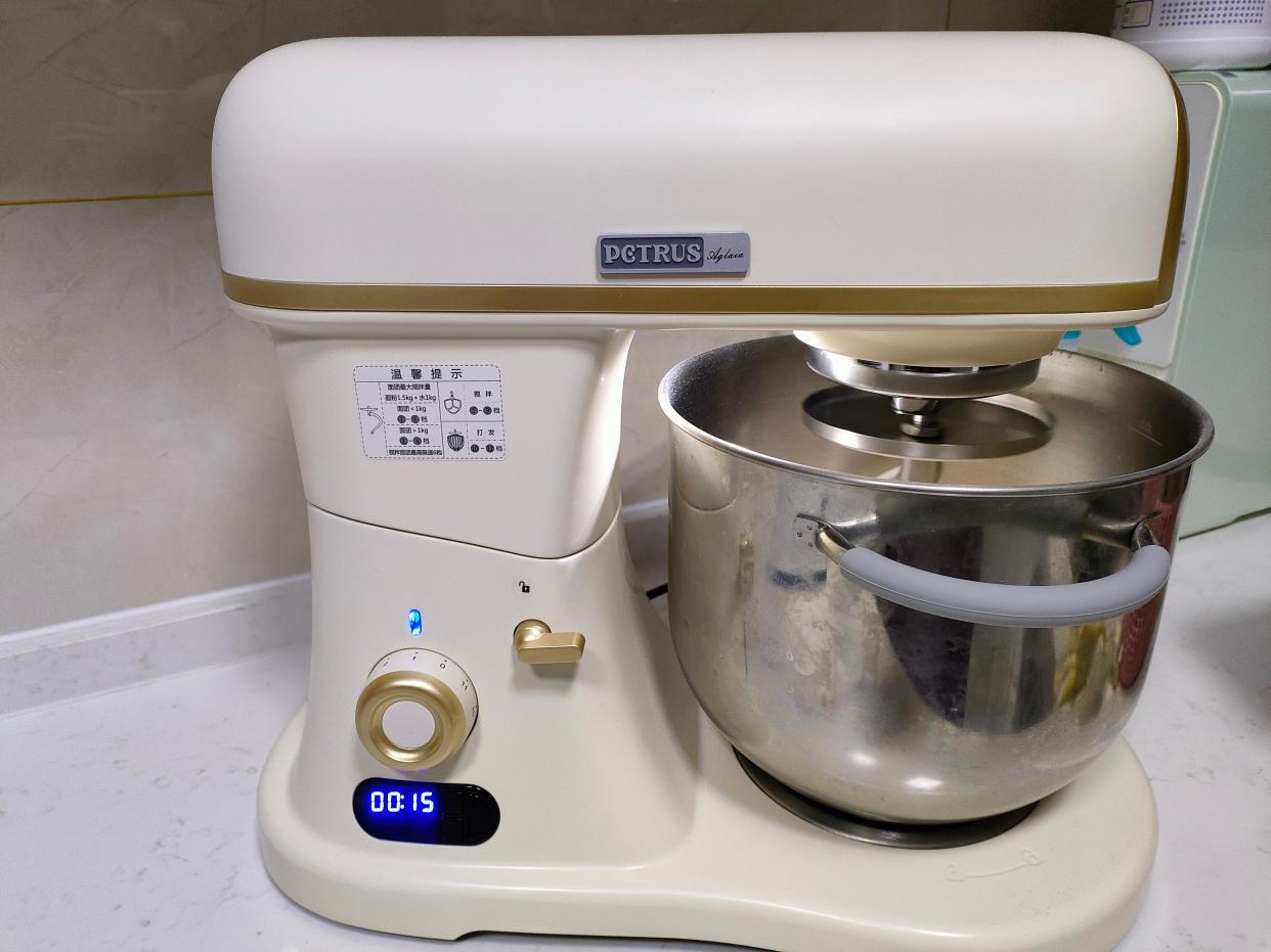 香喷喷的“足球”馒头来了，好吃又好玩，网友：不知从哪里下口？