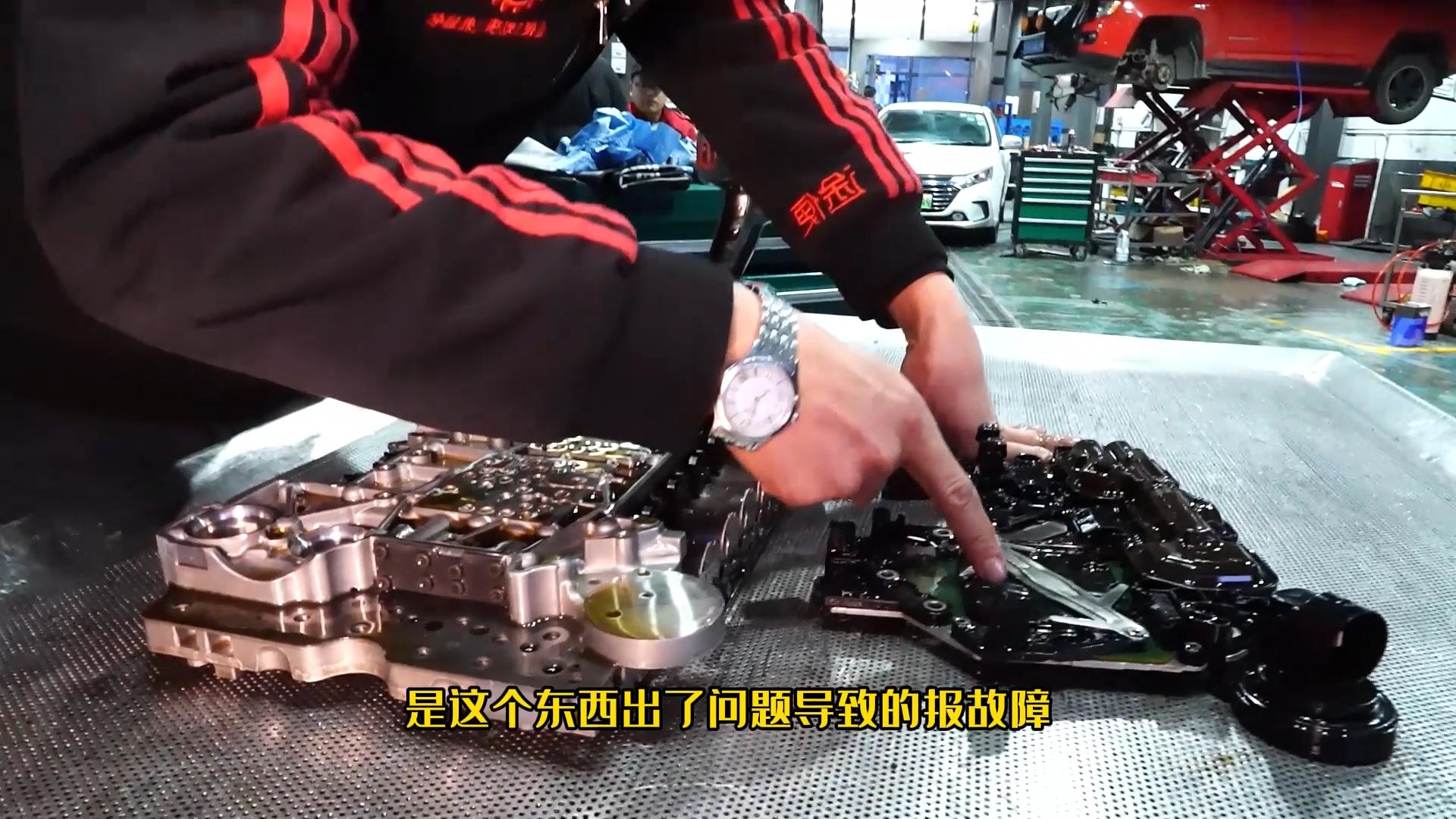 奔驰glc260的变速箱电脑板多少钱,奔驰glc260l的变速箱是什么牌子