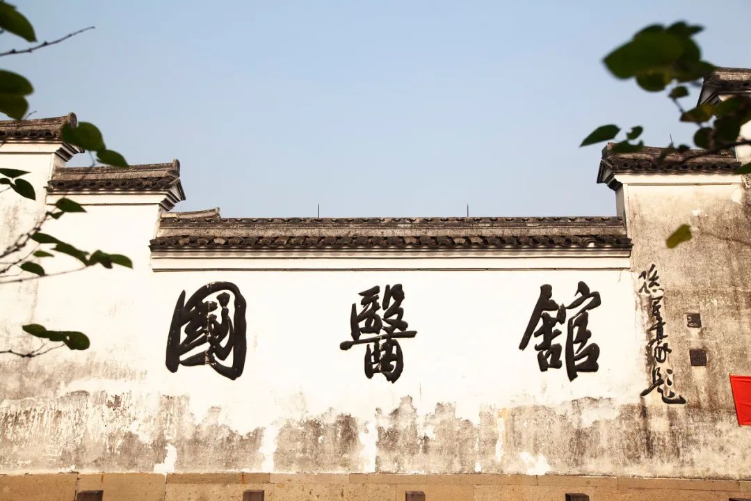 鸣鹤千年古镇图片,鸣鹤古镇的白墙黛瓦