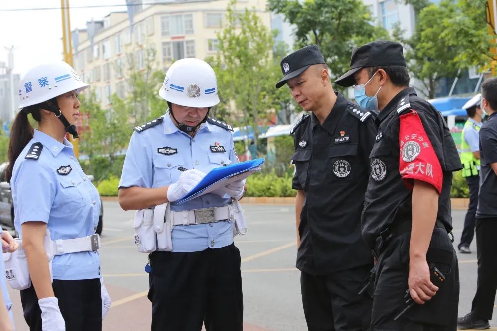 监考员给考生考试成果总结,靠前监督压实责任