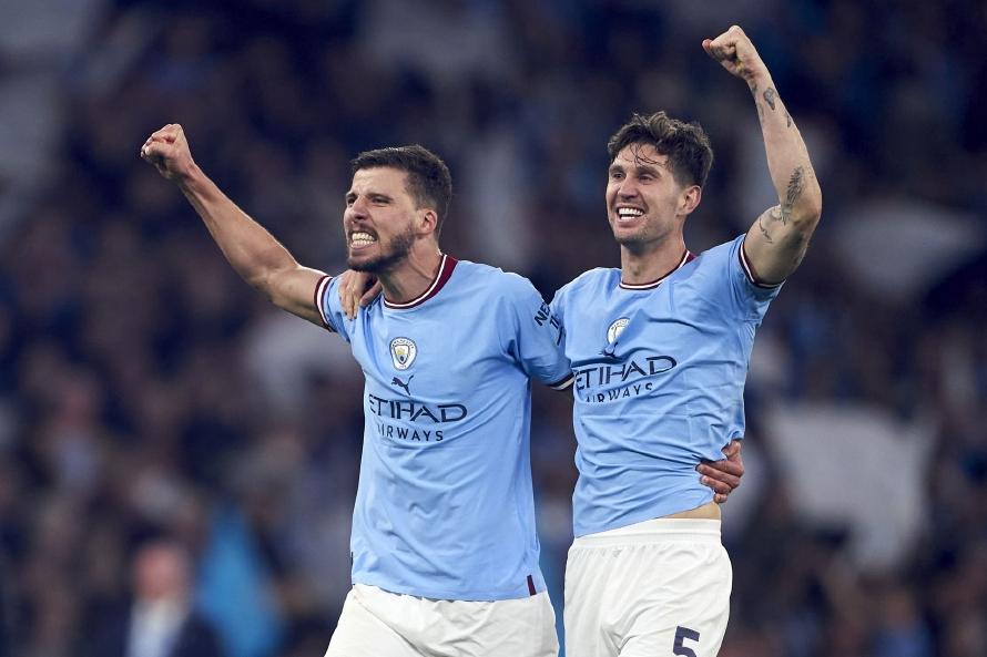 欧冠决赛是打一场还是两场,欧冠经典回顾伊斯坦布尔之夜