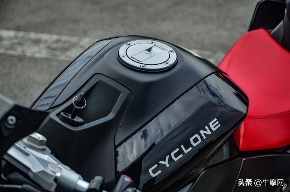 入门仿赛推荐1-2万双缸,赛科龙rc250仿赛震动大吗