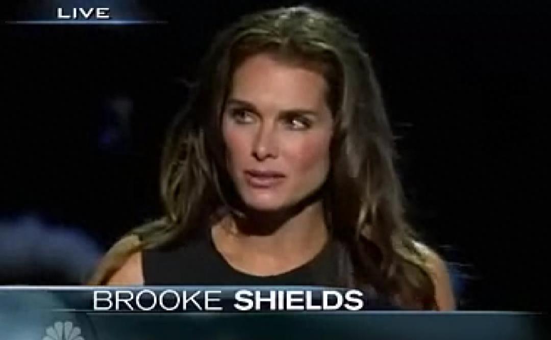 10岁全裸出镜，20岁声称自己仍是处女，“美国舒淇”的裸照风波